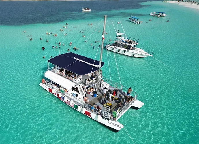 Catamaran Tour to El Cielo