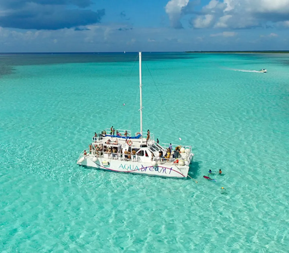Catamaran Barra Libre & Lunch